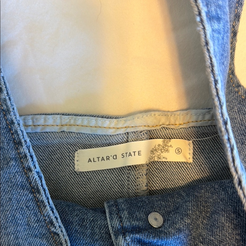 Altar’d State crop top - Picture 2 of 3